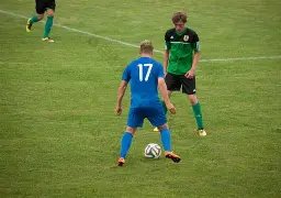 惊险瞬间,多库神射再,曼城防线意,广州赛马会,赛程安排,赛果查询,马匹资料,赛事动态